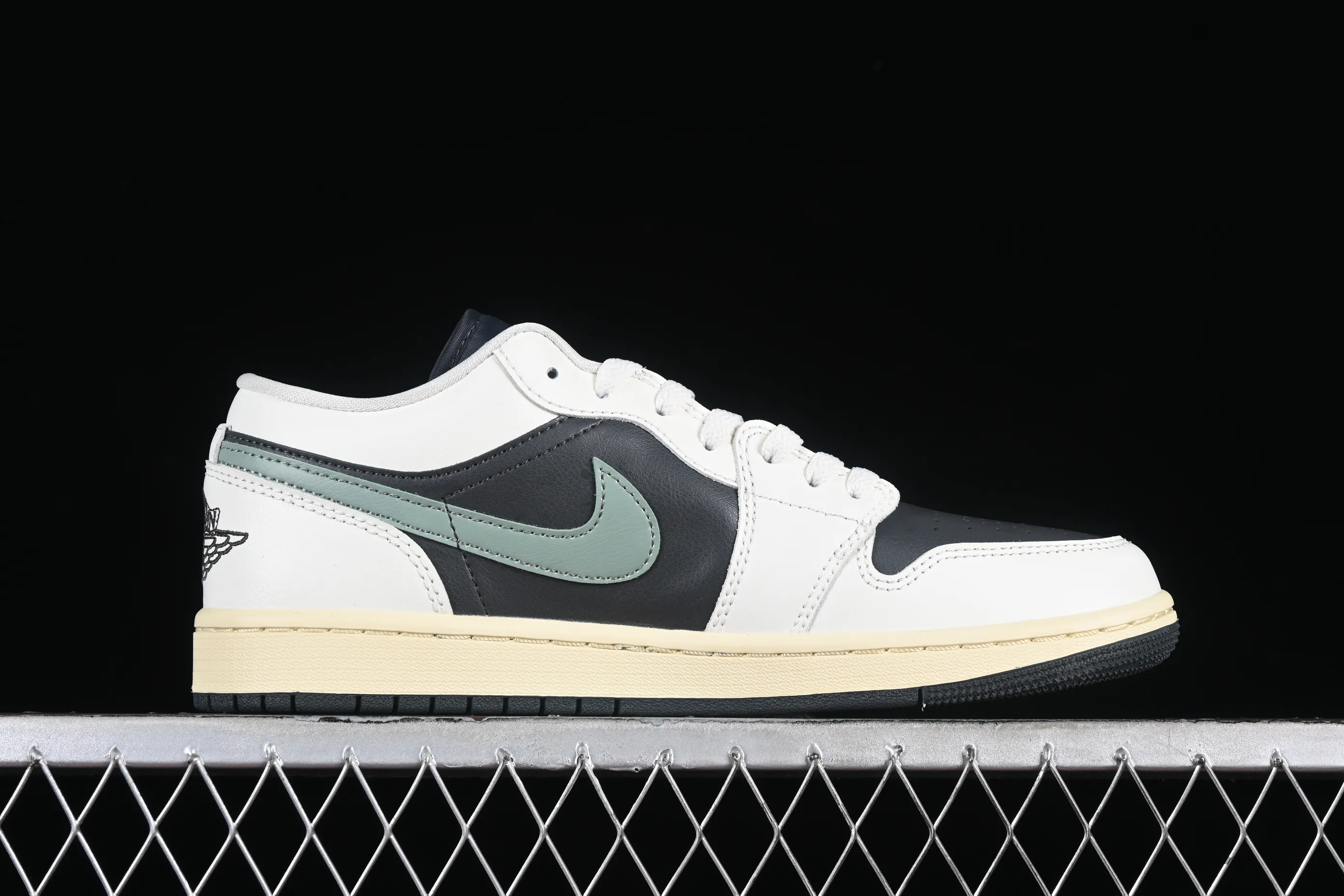 All categories Air Jordan Jordan series basketball shoes Air Jordan 1 Low G version pure original Air Jordan 1 Low AJ1 Joe 1 black and green low-bang cultural casual sneakers DC0774-001